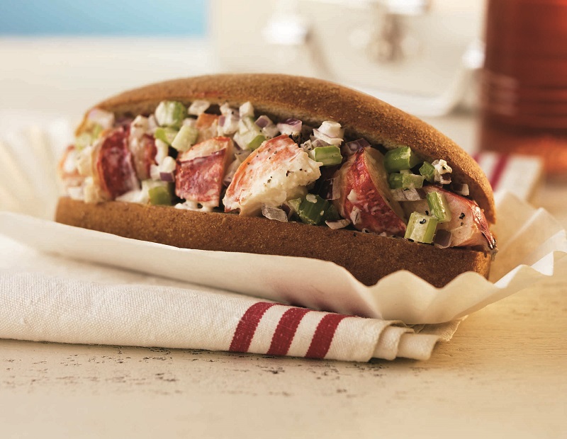 classic lobster salad roll 